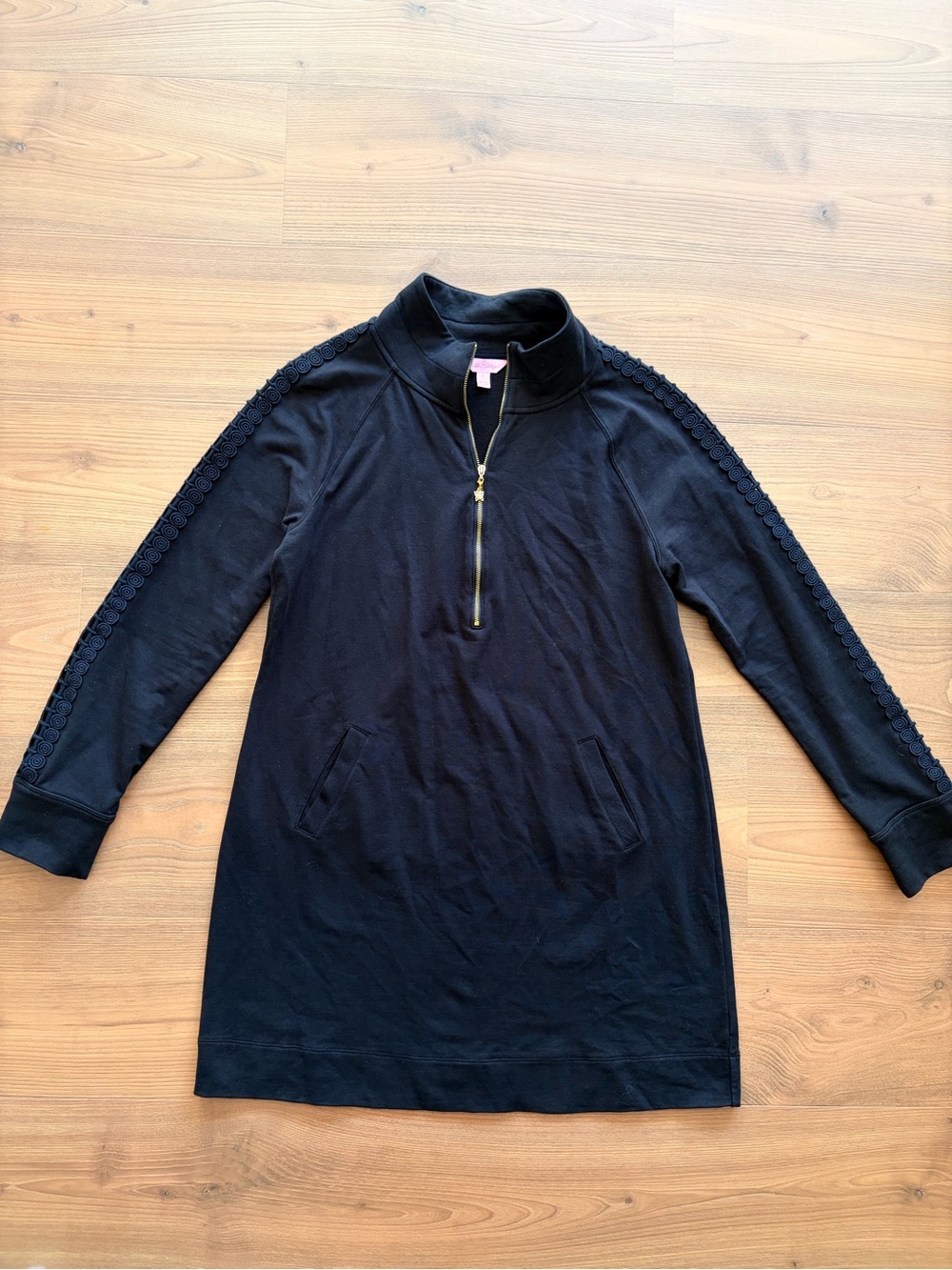 Lilly Pulitzer Black Half-Zip Long Sleeve Popover Dress Sleeve Detail size L